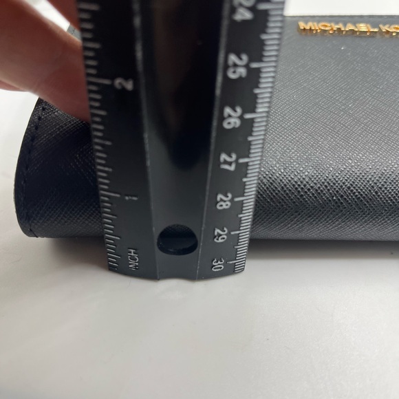 Michael Kors Jet Set Travel Large Three Quarter Zip Leather Wallet Black - Picture 9 of 9
